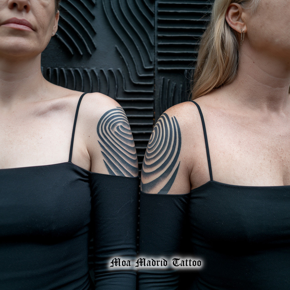 Tatuajes IA op-art brazos