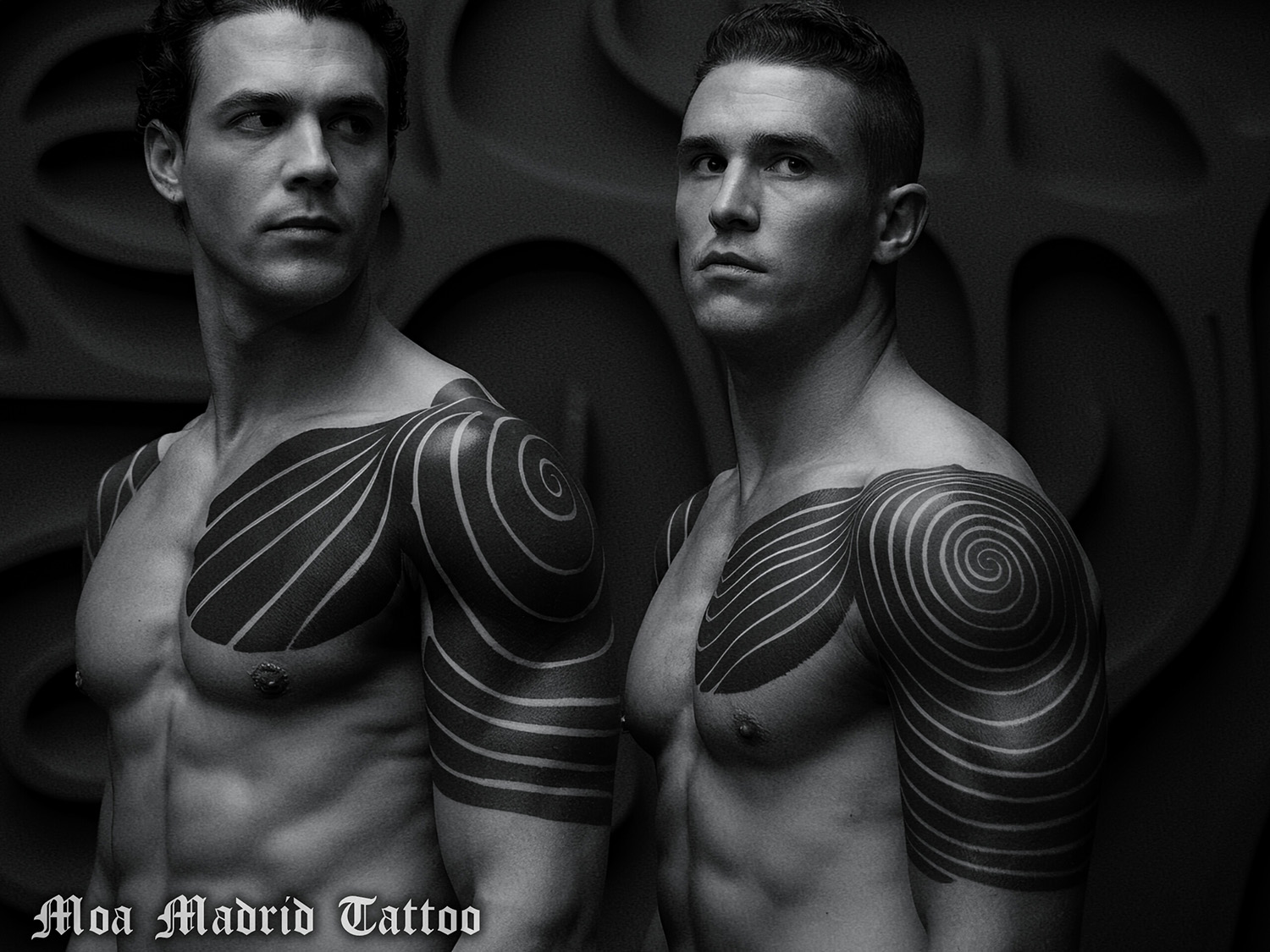 Diseños de tatuajes IA op-art pectoral hombro bn 