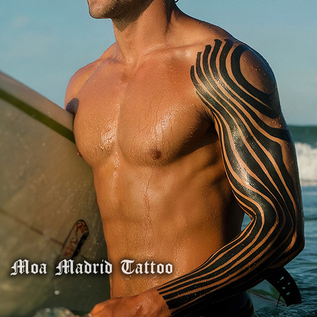 Tatuaje IA abstracto de surf, con olas y mar