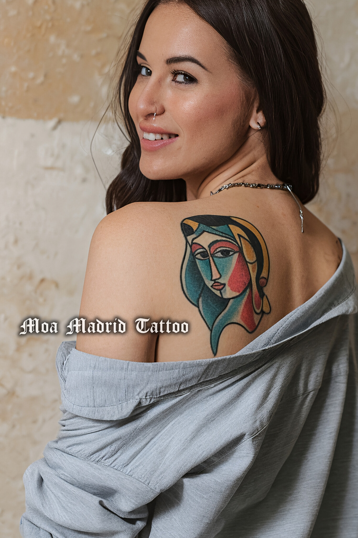 Tatuaje IA inspirado Picasso omoplato mujer