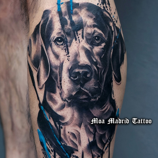 Tatuaje IA de moderno retrato perro