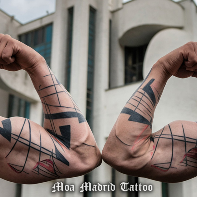 Tatuajes IA abstractos en los brazos