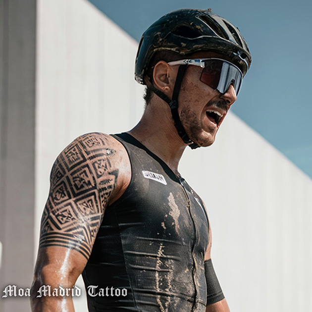 Tatuajes IA cuadrados para hombre