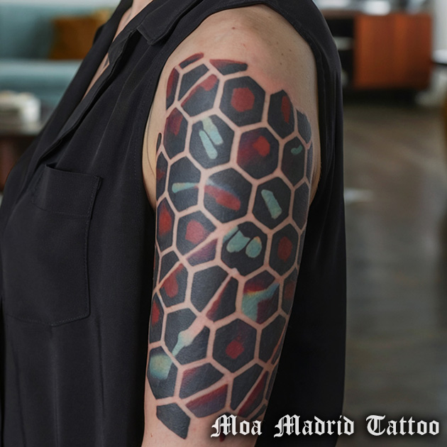 Tatuaje IA abstracto de hexágonos para mujer