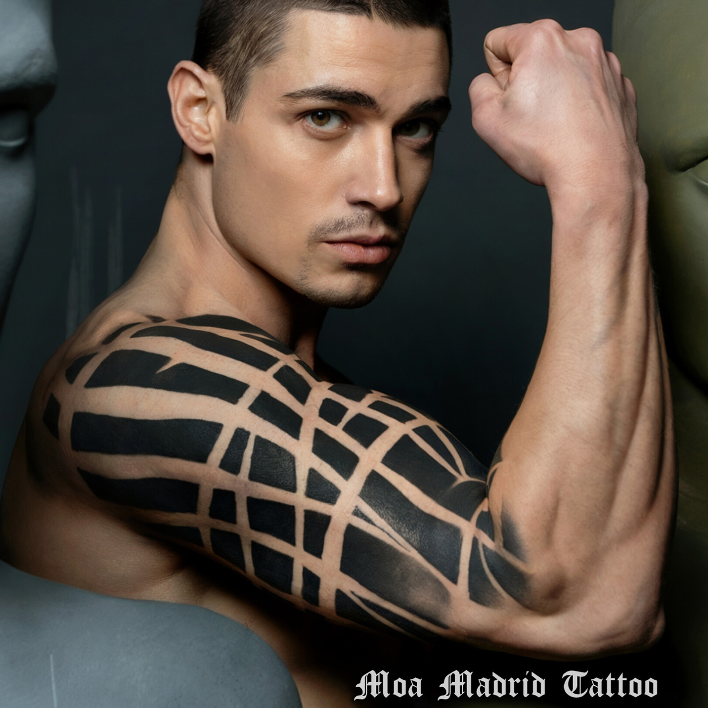 Tatuaje IA abstracto con amplias zonas negras 