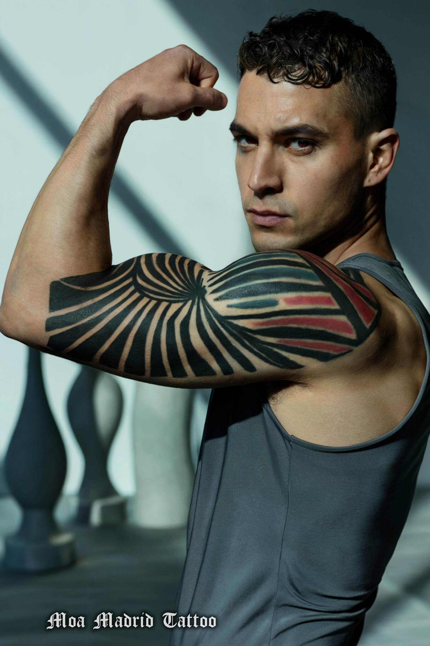 Tatuaje IA de líneas efecto 3D brazo para hombre