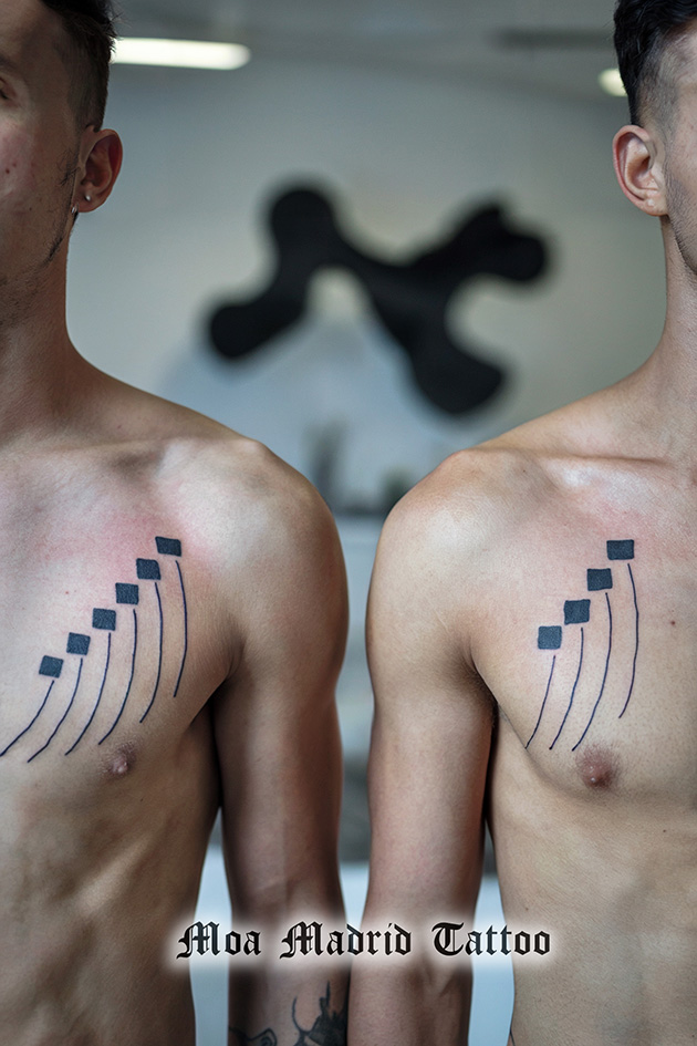 Tatuajes IA dinámicos en los pectorales